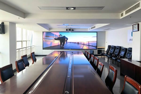 會議室大屏用LED還是投影儀？5個真實對比，2026年最新建議